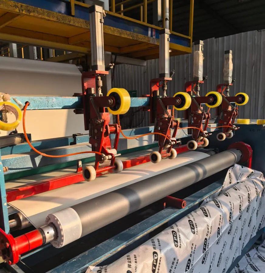 Στεγανωτική μεμβράνη από πολυβινυλοχλωρίδιο (PVC).